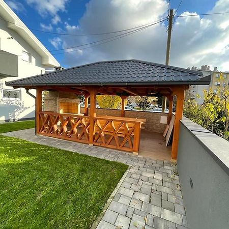 Apartmani Daisy เวลิคาโกริตซา ภายนอก รูปภาพ