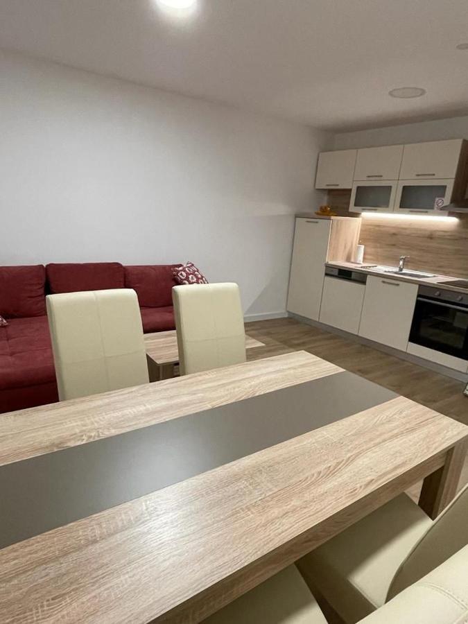 Apartmani Daisy เวลิคาโกริตซา ภายนอก รูปภาพ