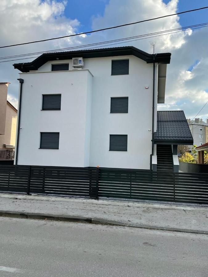 Apartmani Daisy เวลิคาโกริตซา ภายนอก รูปภาพ