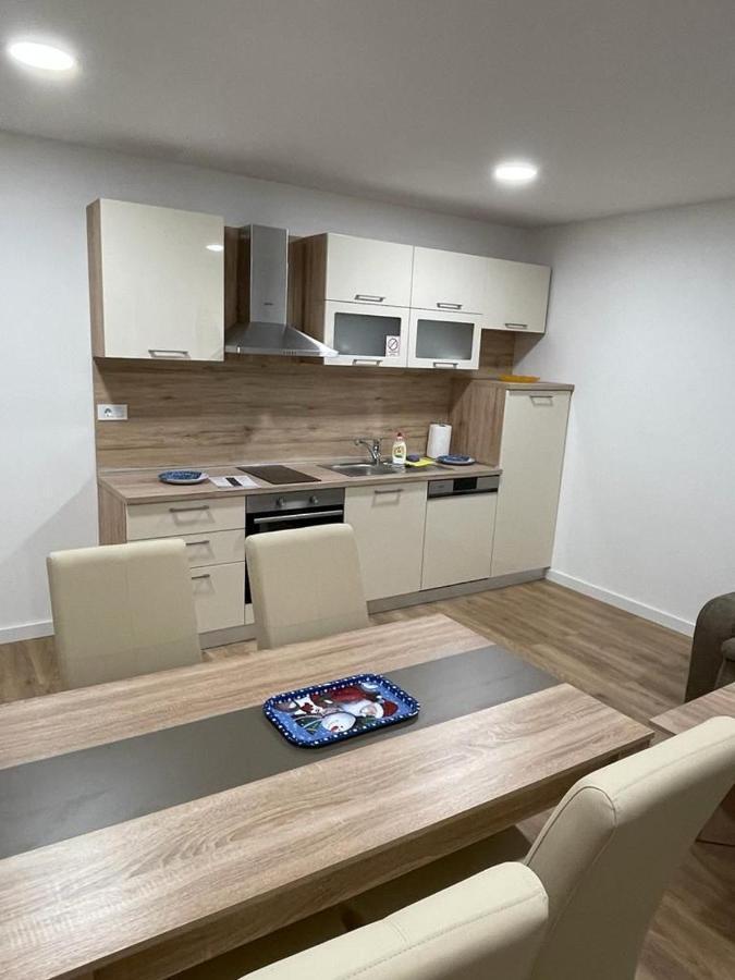 Apartmani Daisy เวลิคาโกริตซา ภายนอก รูปภาพ
