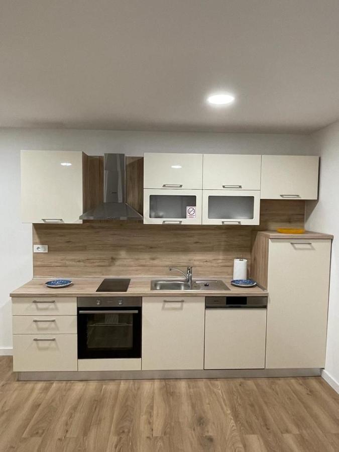 Apartmani Daisy เวลิคาโกริตซา ภายนอก รูปภาพ