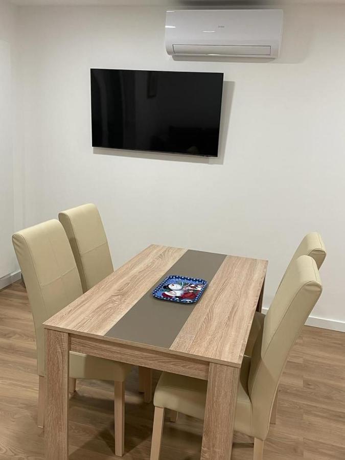 Apartmani Daisy เวลิคาโกริตซา ภายนอก รูปภาพ