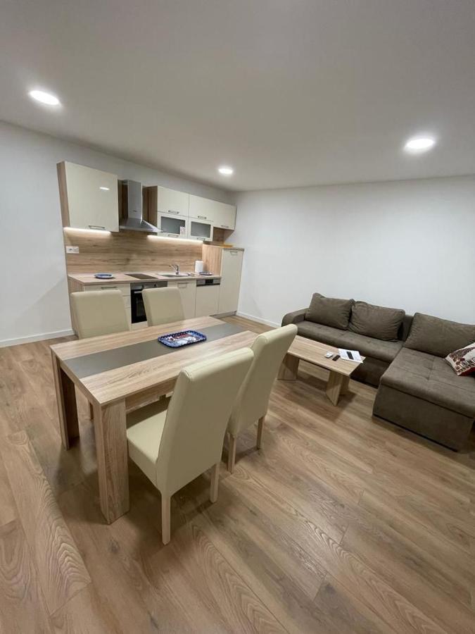 Apartmani Daisy เวลิคาโกริตซา ภายนอก รูปภาพ