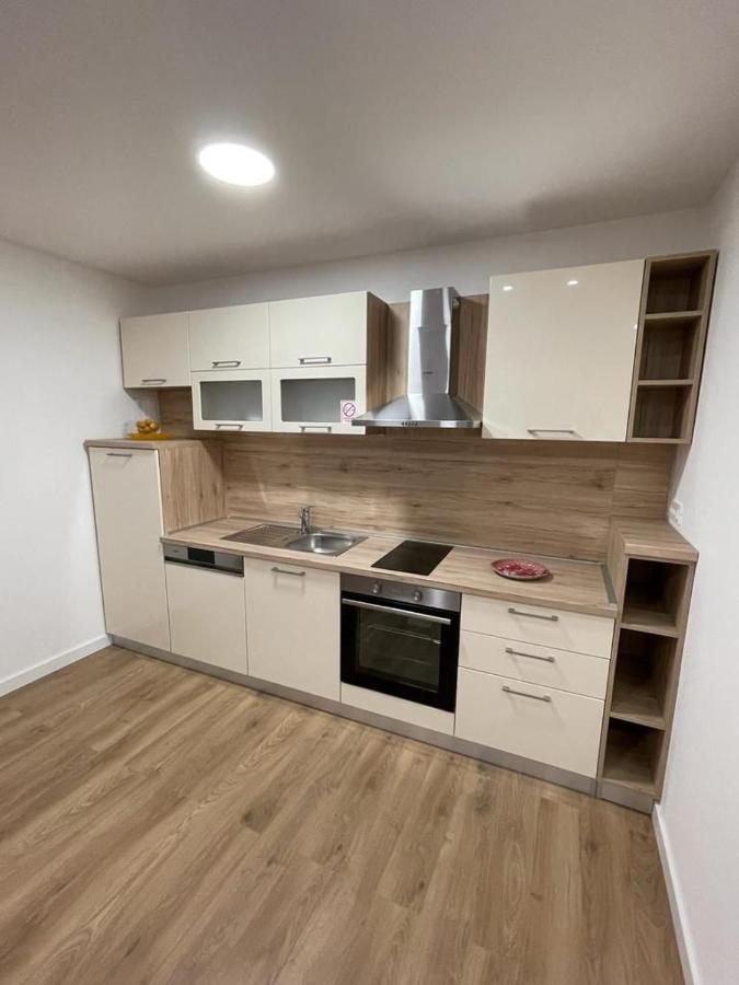 Apartmani Daisy เวลิคาโกริตซา ภายนอก รูปภาพ