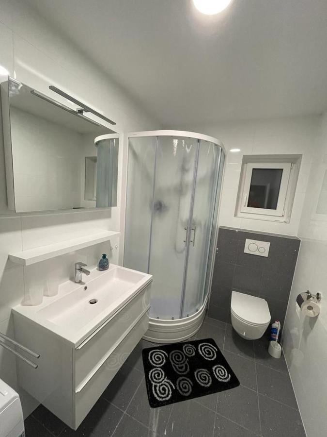 Apartmani Daisy เวลิคาโกริตซา ภายนอก รูปภาพ